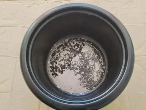 Nồi cơm điện bị mất lớp chống dính có nên dùng nữa không?