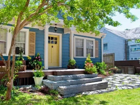 4 đồ vật đặt trước cửa nhà giàu có