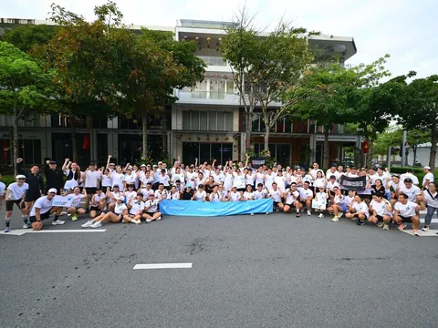 Giải mã cơn sốt: Vì sao giới trẻ đua nhau mang âm nhạc xuống phố với những chiếc tai nghe sành điệu?