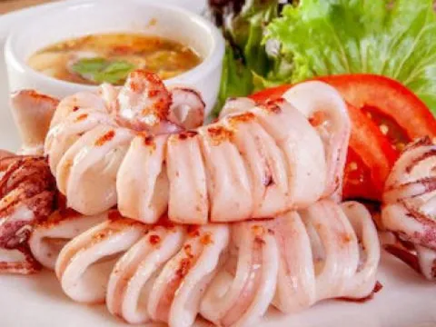 Cách hấp mực ngon không bị tanh