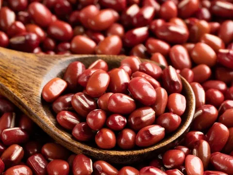 Cách đặt đậu đỏ dưới gối hút tài lộc, tốt cho đường tình duyên