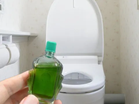 5 mẹo dùng dầu gió để khử mùi và tạo thơm cho nhà vệ sinh, đơn giản rẻ tiền, giàu nghèo đều dùng được