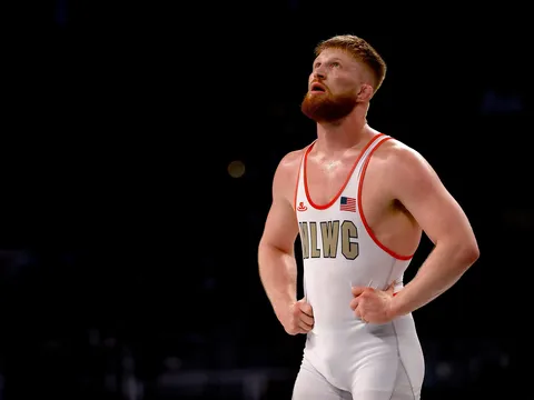 Cuộc đối đầu thế hệ: Bo Nickal và Yoel Romero tái xuất trên thảm vật