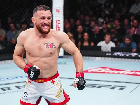 UFC 323: Các nhà vô địch Dvalishvili và Pantoja được đánh giá vượt trội trước thềm trận đấu cuối năm