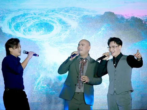 A Tuân đón tuổi mới, ăn mừng "Lệ ngang trời" vượt 2 tỷ lượt xem