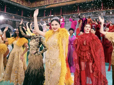 Hơn 70 thí sinh quốc tế Miss Cosmo 2025 trình diễn tại Quảng trường Ngọ Môn – Hoàng Thành Huế