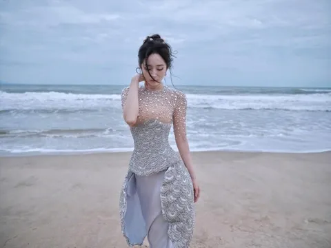 Thói quen đơn giản giúp Dương Mịch giữ vòng eo thon, vóc dáng gọn gàng dù đã gần 40 tuổi