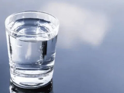 Trắc nghiệm tâm lý: Chọn cốc nước thích uống khi khát, khám phá tính cách trong mắt bạn bè