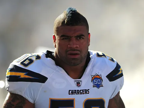 ‘Bạn chỉ đau hay đã chấn thương?’: Cựu sao NFL Shawne Merriman mổ xẻ rủi ro trong bóng bầu dục và võ thuật
