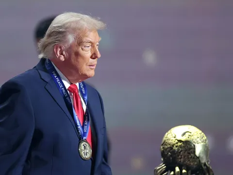 Ông Trump nhận giải FIFA Peace Prize: Quyết định gây tranh luận tại World Cup 2026
