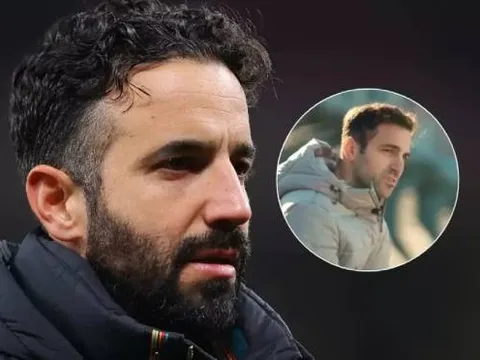 CĐV MU 'mượn' Fabregas chỉ ra lỗi chiến thuật của Amorim