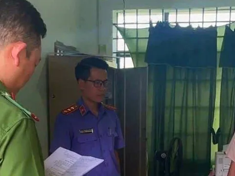 Bắt cán bộ chiếm đoạt 500 triệu đồng tiền cứu trợ lũ lụt: Khởi tố vụ án gây bức xúc dư luận