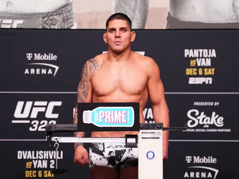 UFC 323: Hai trận tranh đai chính thức, võ sĩ lố 3 pound gây thất vọng