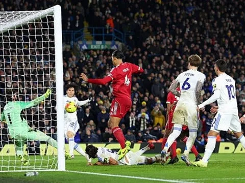 Leeds 3-3 Liverpool: Tanaka làm nổ tung Elland Road với bàn gỡ cuối trận