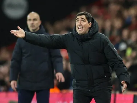 Iraola lo ngại Chelsea sẽ ghi bàn từ phản công trong trận gặp Bournemouth