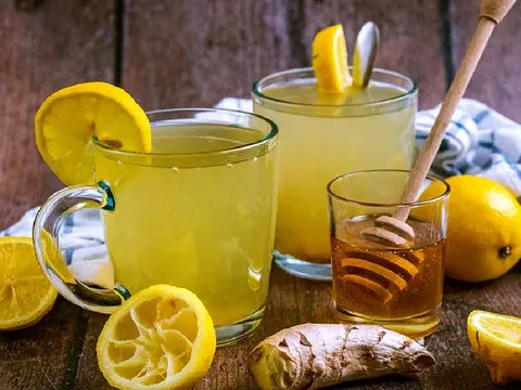 Điều gì xảy ra với cơ thể nếu thường xuyên uống nước chanh mật ong ấm vào buổi sáng?