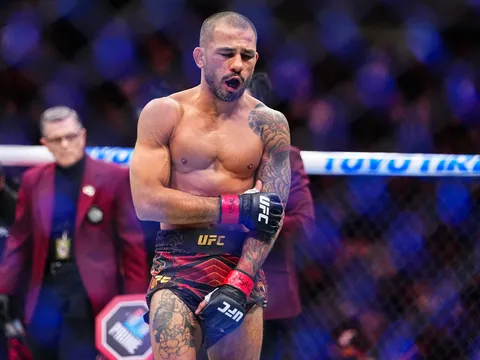 Chấn thương kinh hoàng cướp đai vô địch của Alexandre Pantoja: Cái kết nghiệt ngã và đầy tranh cãi tại UFC 323