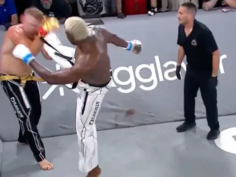 Cú đá sấm sét: 'Quái vật' Cuba Robelis Despaigne hạ gục cựu binh UFC, đoạt đai vô địch Karate Combat