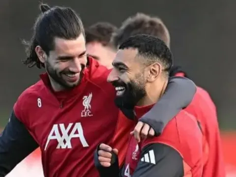 Salah tiếp tục tập luyện cùng Liverpool sau phát ngôn gây sóng gió về mối quan hệ với Slot