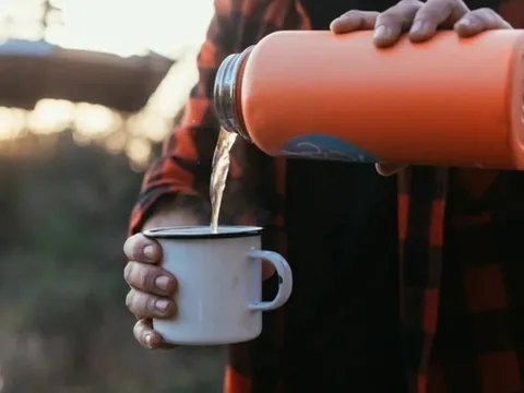 5 loại nước không nên đựng trong bình giữ nhiệt, nhiều người biết vẫn làm sai