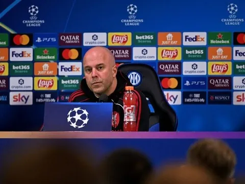 Liverpool ủng hộ Slot vụ Salah – Áp lực vẫn nghẹt thở