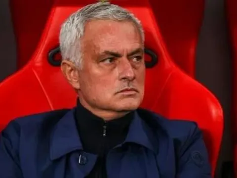 Mourinho: Napoli mạnh mẽ hơn nhưng Benfica sẽ không khóc vì thiếu ngôi sao