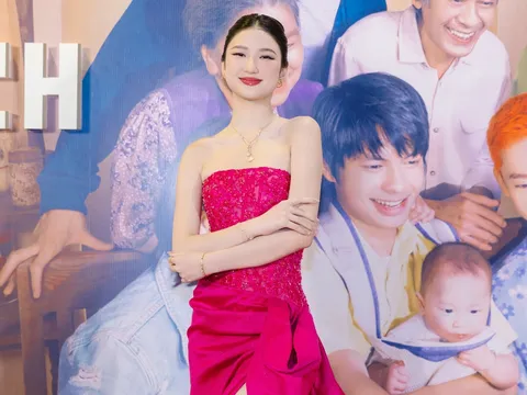 Nàng Mơ khoe nhan sắc trên thảm đỏ ra mắt phim đầu tay “Thế hệ kỳ tích”