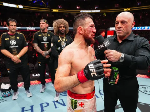 Aljamain Sterling gây tranh cãi: 'Tôi đã nghĩ Merab Dvalishvili thắng 3 hiệp đầu trước Petr Yan'