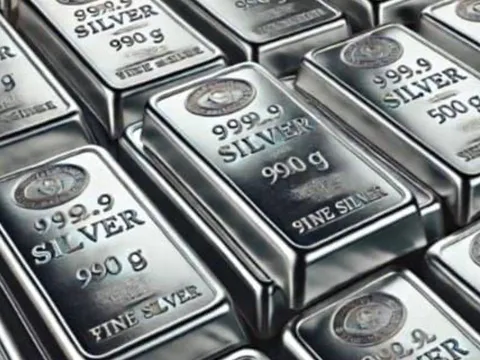 Bạc tăng mạnh nhất lịch sử, bỏ xa vàng: Điều gì đứng sau cơn sốt “kim loại trắng”?