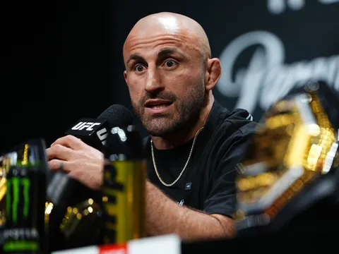 Alexander Volkanovski dập tắt tin đồn giải nghệ, vạch rõ kế hoạch lớn cho năm 2026