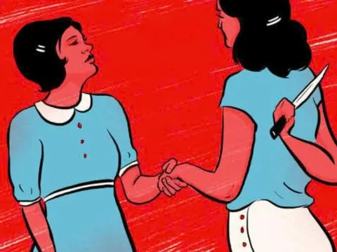 Người sống hai mặt thường nói 3 câu này: Xung quanh có ai phải tránh xa