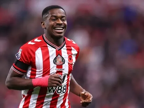 Noah Sadiki, vì sao MU và Chelsea quyết săn đón?