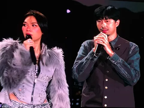 Đen Vâu bật khóc xin lỗi trong  live concert của Mỹ Tâm