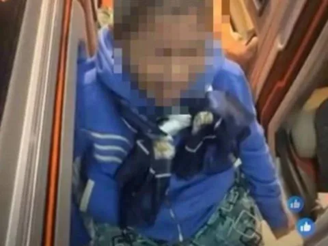 Xác minh clip mẹ già khóc nức nở trên xe khách: Sự thật ra sao?