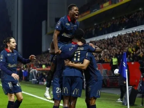 Lens 2-0 Nice: Edouard lập cú đúp, đội chủ nhà vươn lên ngôi đầu Ligue 1