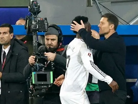 Real Madrid thắng Alaves 2-1: Alonso chỉ trích quyết định của tổ VAR