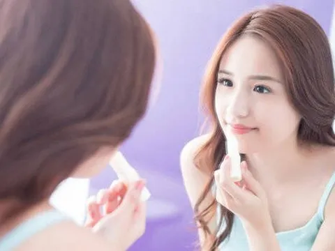 5 cách đơn giản trị môi khô, nẻ miệng