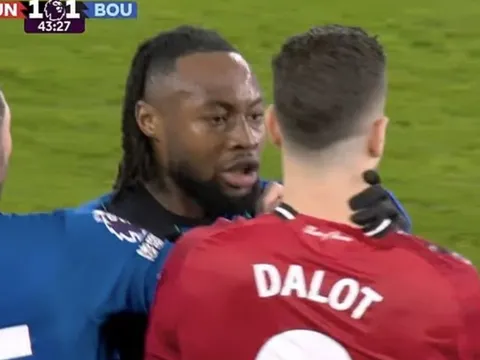 Bournemouth 2-1 Manchester United: Trọng tài bị chỉ trích vì bỏ qua thẻ đỏ cho Semenyo