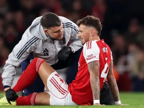 Arsenal lo sốt vó: Ben White chấn thương, nghỉ 4–6 tuần