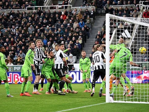 Miley ghi bàn quyết định, Newcastle tiến vào bán kết EFL Cup