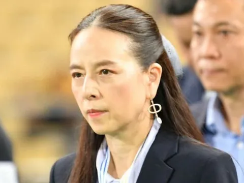 Madam Pang có phản ứng “căng” sau trận thua cay đắng của U22 Thái Lan, chỉ nói 3 từ đầy đau lòng