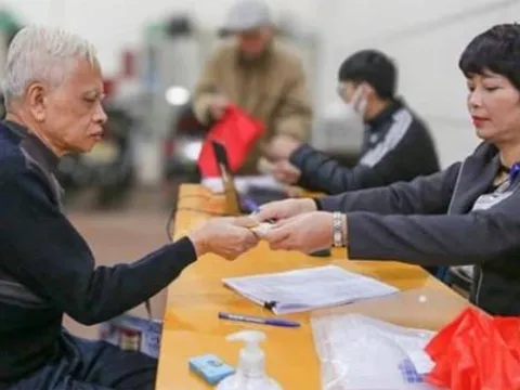 Năm 2026, những ai vừa được nhận trợ cấp 500.000 đồng/tháng, vừa được hưởng 100% chi phí khám chữa bệnh BHYT?