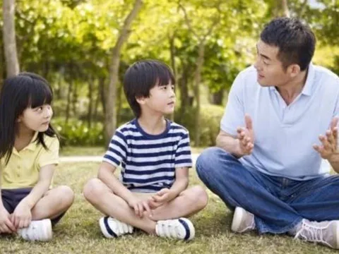 Sau tuổi 50 mới hiểu: 3 câu nói của cha mẹ âm thầm hủy hoại hạnh phúc gia đình