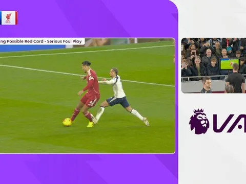 Tottenham vs Liverpool: Simons nhận thẻ đỏ sau pha đạp Van Dijk