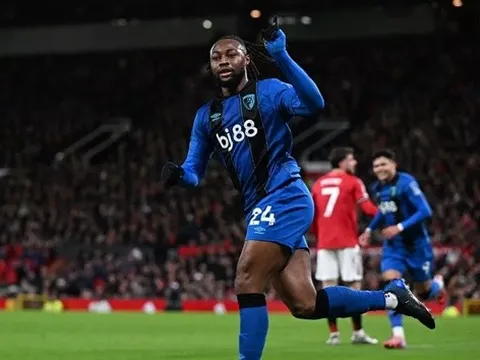 Ruben Amorim: Man Utd không mua người hoảng loạn