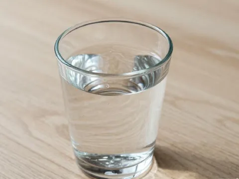 Cách uống nước trước bữa ăn giúp giảm cân, đốt mỡ hiệu quả