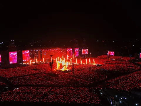 Y Concert: Tôn vinh Văn hoá dân tộc, kết nối các thế hệ nghệ sĩ là điểm neo khiến hàng ngàn người cùng hoà nhịp