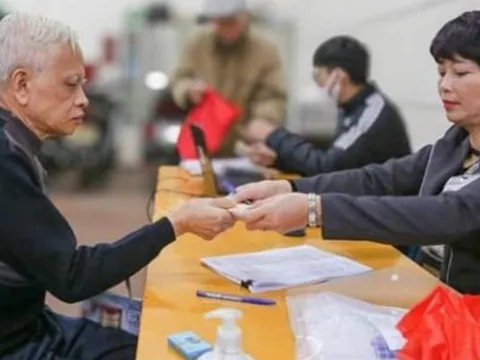 Năm 2026: Những đối tượng nào được trợ cấp 500.000 đồng/tháng và hưởng 100% chi phí khám chữa bệnh BHYT?