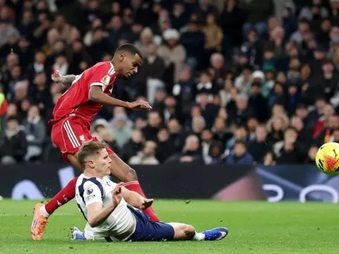 Van de Ven có đáng nhận thẻ đỏ ở trận Liverpool?