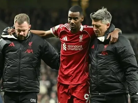 Alexander Isak phẫu thuật gãy xương, nghỉ thi đấu dài hạn